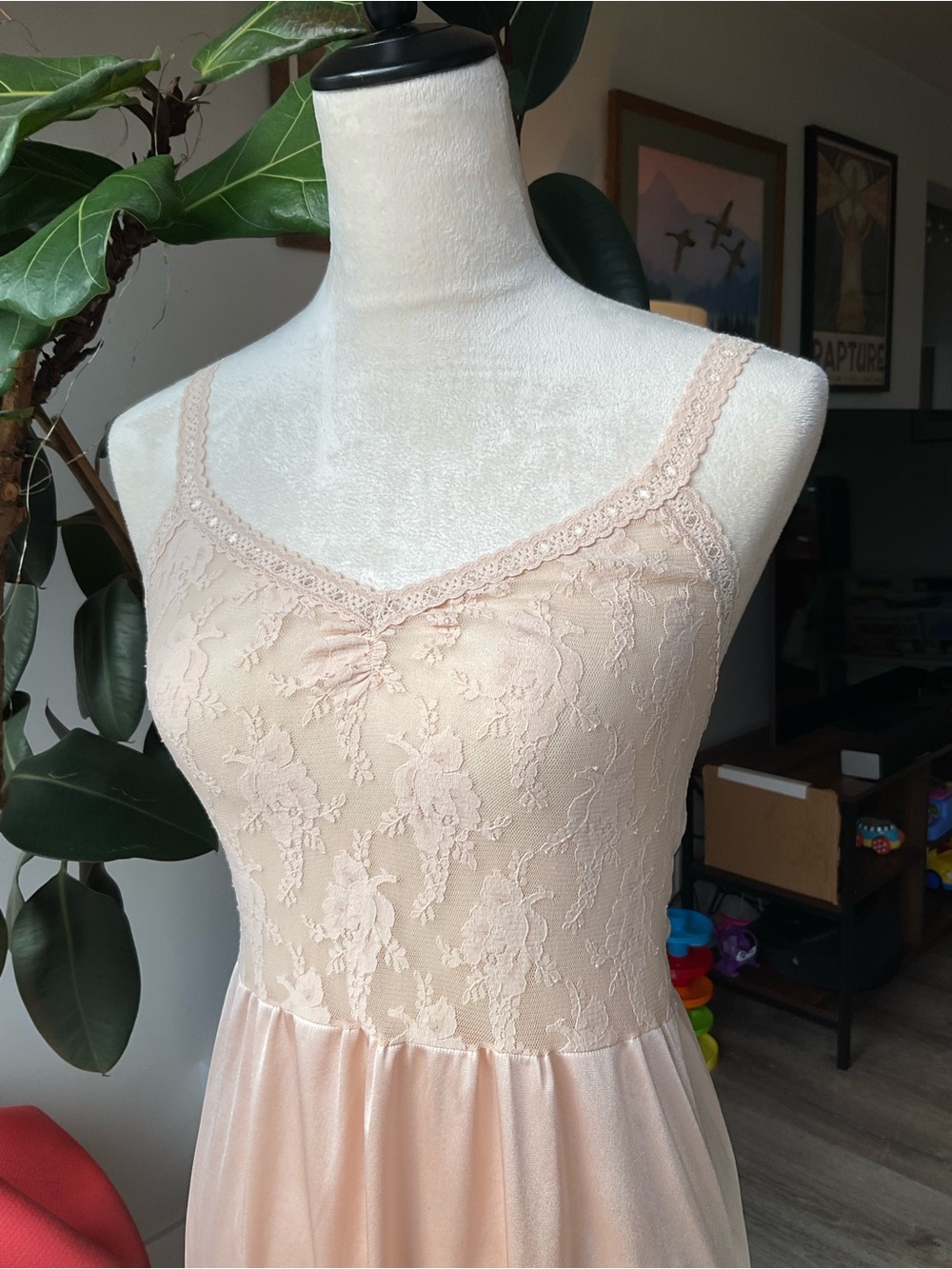 🥂Vintage‎ Vanity Fair Lace Bodice & Trim Slip Dress in Lace Size Large